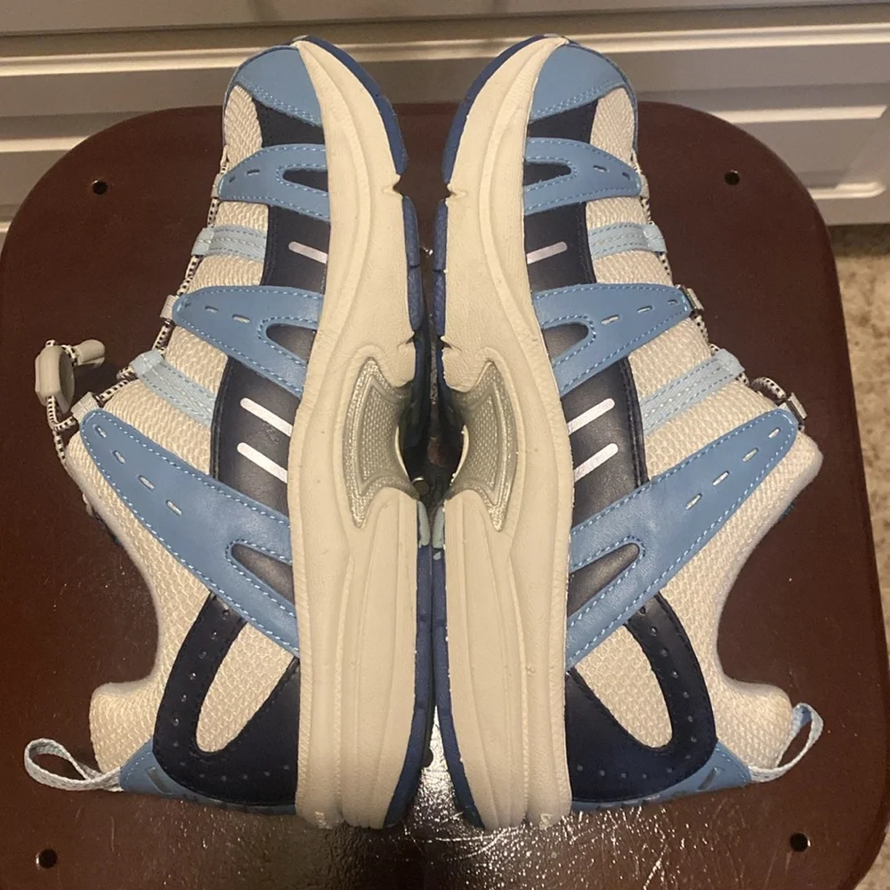 Dr. Comfort Blue and White Shoes. Women size 10. - Picture 2 of 10